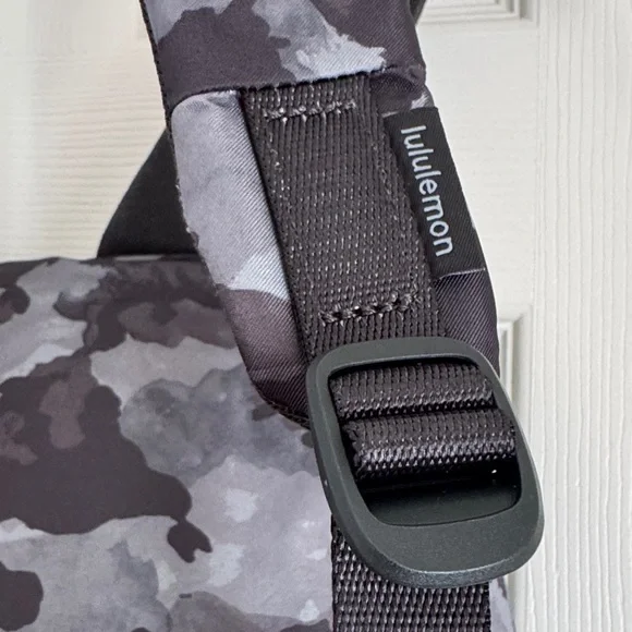 Lululemon New Crew Backpack – NWT - Picture 3 of 12